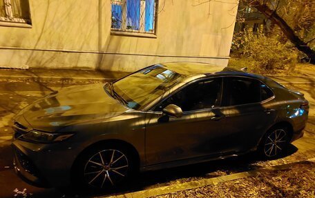 Toyota Camry, 2021 год, 3 100 000 рублей, 2 фотография