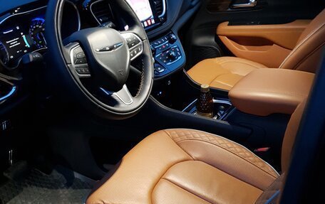 Chrysler Pacifica (RU), 2022 год, 6 900 000 рублей, 18 фотография