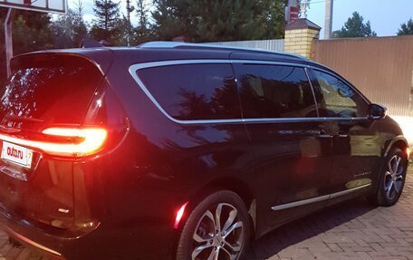 Chrysler Pacifica (RU), 2022 год, 6 900 000 рублей, 6 фотография