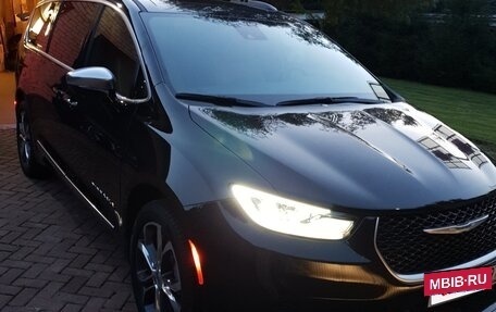 Chrysler Pacifica (RU), 2022 год, 6 900 000 рублей, 22 фотография