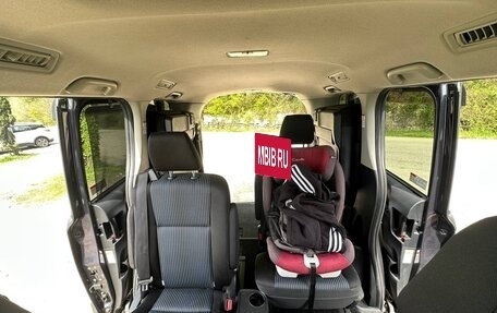 Toyota Noah III, 2014 год, 1 750 000 рублей, 5 фотография