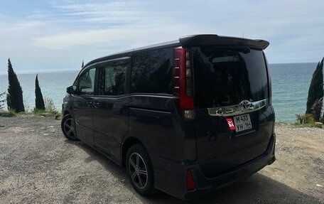 Toyota Noah III, 2014 год, 1 750 000 рублей, 8 фотография