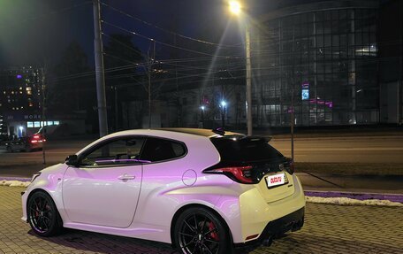 Toyota Yaris, 2021 год, 3 600 000 рублей, 3 фотография