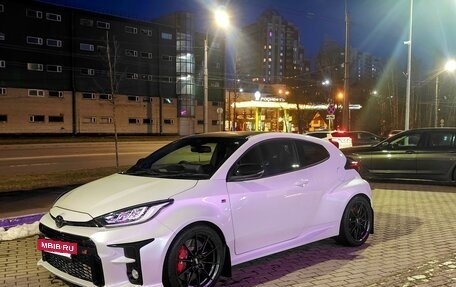 Toyota Yaris, 2021 год, 3 600 000 рублей, 2 фотография