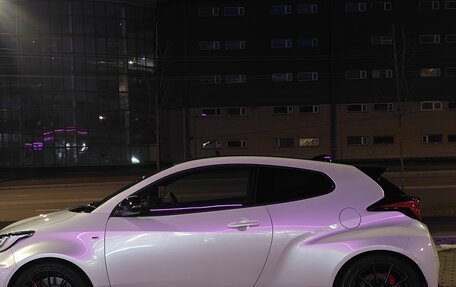 Toyota Yaris, 2021 год, 3 600 000 рублей, 21 фотография