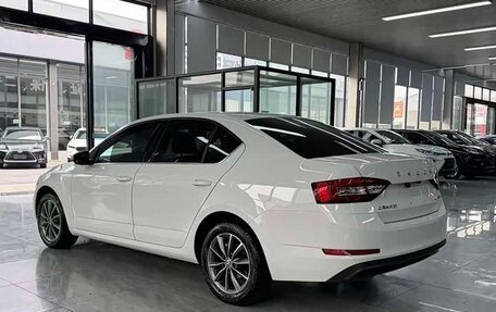 Skoda Octavia, 2022 год, 1 700 000 рублей, 3 фотография