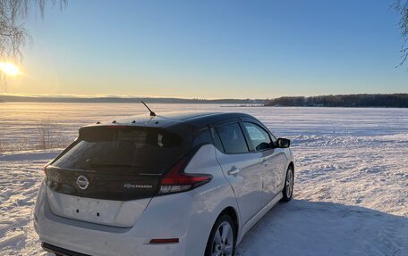 Nissan Leaf II, 2019 год, 1 820 000 рублей, 3 фотография