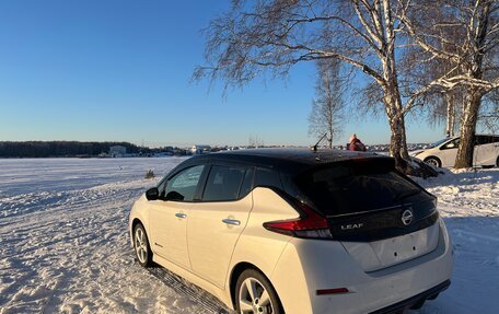 Nissan Leaf II, 2019 год, 1 820 000 рублей, 2 фотография