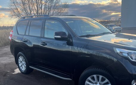 Toyota Land Cruiser Prado 150 рестайлинг 2, 2015 год, 3 950 000 рублей, 12 фотография