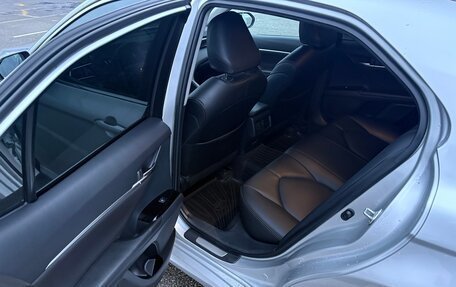 Toyota Camry, 2019 год, 2 390 000 рублей, 8 фотография