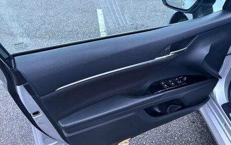 Toyota Camry, 2019 год, 2 390 000 рублей, 9 фотография
