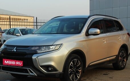 Mitsubishi Outlander III рестайлинг 3, 2021 год, 2 050 000 рублей, 1 фотография