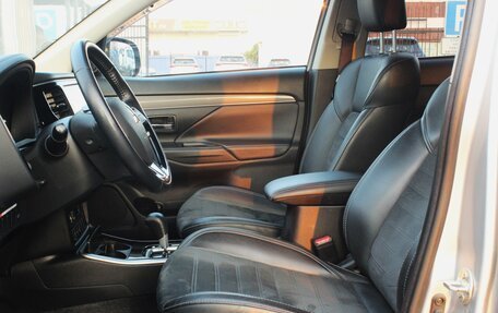 Mitsubishi Outlander III рестайлинг 3, 2021 год, 2 050 000 рублей, 10 фотография