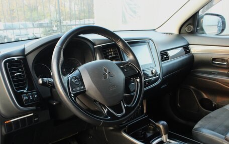 Mitsubishi Outlander III рестайлинг 3, 2021 год, 2 050 000 рублей, 11 фотография