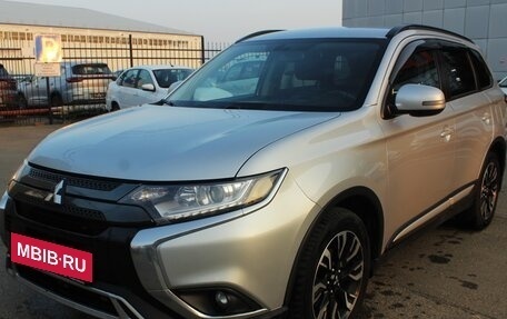 Mitsubishi Outlander III рестайлинг 3, 2021 год, 2 050 000 рублей, 3 фотография