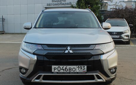 Mitsubishi Outlander III рестайлинг 3, 2021 год, 2 050 000 рублей, 2 фотография