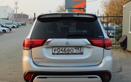 Mitsubishi Outlander III рестайлинг 3, 2021 год, 2 050 000 рублей, 6 фотография