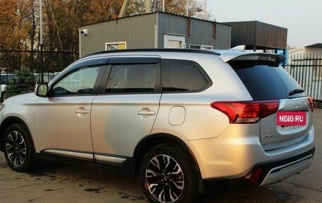 Mitsubishi Outlander III рестайлинг 3, 2021 год, 2 050 000 рублей, 5 фотография
