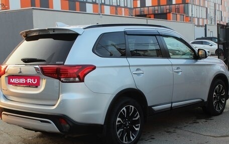 Mitsubishi Outlander III рестайлинг 3, 2021 год, 2 050 000 рублей, 7 фотография