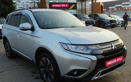 Mitsubishi Outlander III рестайлинг 3, 2021 год, 2 050 000 рублей, 9 фотография