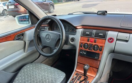 Mercedes-Benz E-Класс, 1998 год, 497 000 рублей, 21 фотография