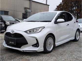 Toyota Yaris III рестайлинг 2, 2022 год, 875 900 рублей, 1 фотография