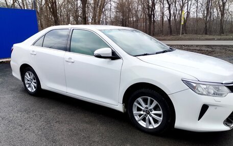 Toyota Camry, 2017 год, 1 650 000 рублей, 6 фотография