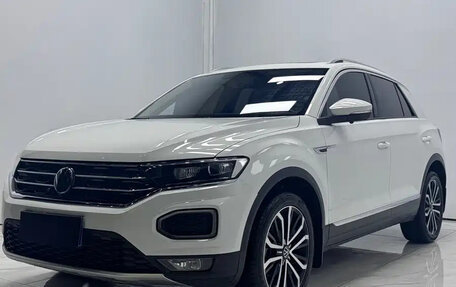 Volkswagen T-Roc I, 2022 год, 1 626 000 рублей, 1 фотография