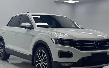 Volkswagen T-Roc I, 2022 год, 1 626 000 рублей, 3 фотография