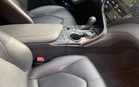 Toyota Camry, 2021 год, 3 300 000 рублей, 4 фотография