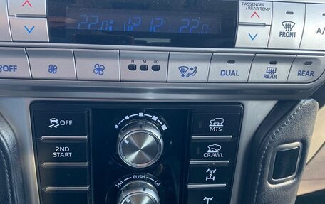 Toyota Land Cruiser Prado 150 рестайлинг 2, 2018 год, 6 700 000 рублей, 3 фотография