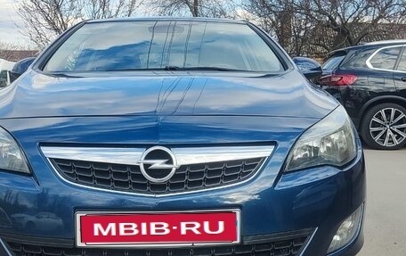 Opel Astra J, 2011 год, 730 000 рублей, 1 фотография
