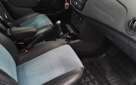 Renault Logan II, 2017 год, 750 000 рублей, 7 фотография