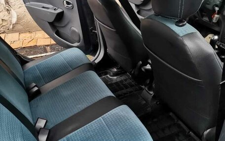 Renault Logan II, 2017 год, 750 000 рублей, 10 фотография