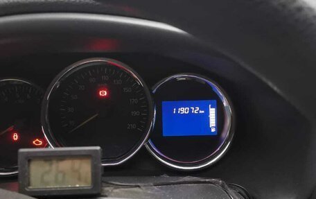 Renault Logan II, 2017 год, 750 000 рублей, 11 фотография