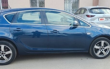 Opel Astra J, 2011 год, 730 000 рублей, 11 фотография