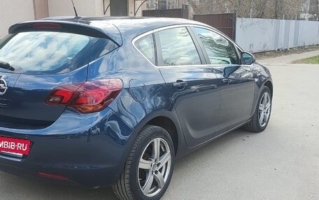 Opel Astra J, 2011 год, 730 000 рублей, 12 фотография