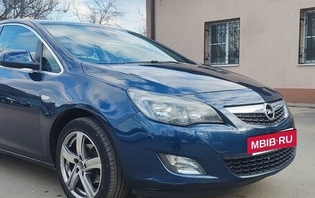 Opel Astra J, 2011 год, 730 000 рублей, 10 фотография