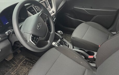 Hyundai Solaris II рестайлинг, 2020 год, 950 000 рублей, 5 фотография