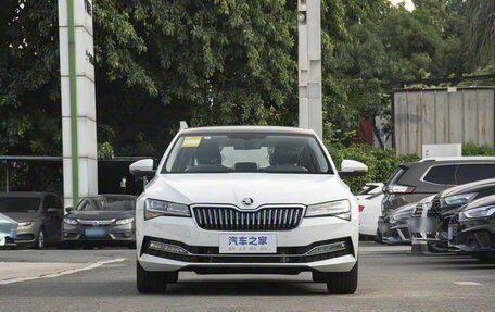 Skoda Superb III рестайлинг, 2025 год, 2 750 000 рублей, 2 фотография