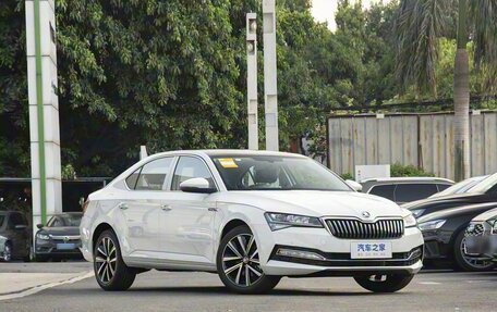 Skoda Superb III рестайлинг, 2025 год, 2 750 000 рублей, 3 фотография