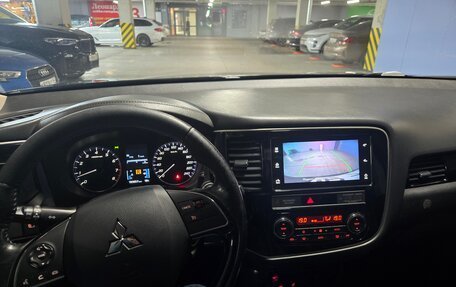 Mitsubishi Outlander III рестайлинг 3, 2018 год, 1 650 000 рублей, 2 фотография