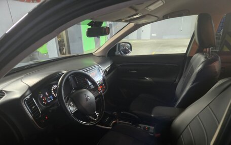 Mitsubishi Outlander III рестайлинг 3, 2018 год, 1 650 000 рублей, 11 фотография