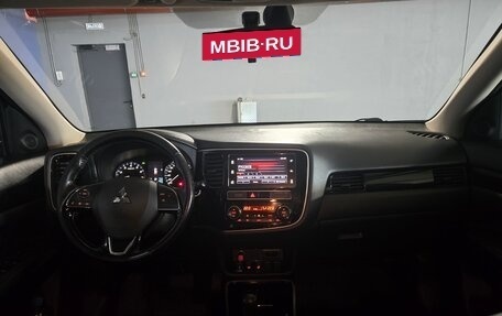 Mitsubishi Outlander III рестайлинг 3, 2018 год, 1 650 000 рублей, 8 фотография