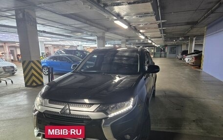 Mitsubishi Outlander III рестайлинг 3, 2018 год, 1 650 000 рублей, 16 фотография