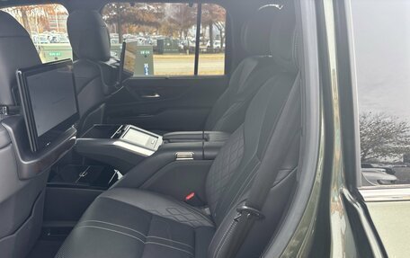 Lexus LX, 2023 год, 15 540 000 рублей, 33 фотография