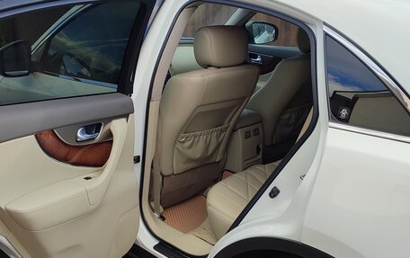 Infiniti FX II, 2010 год, 2 050 000 рублей, 26 фотография