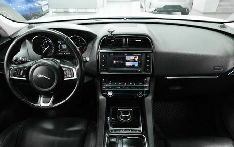 Jaguar F-Pace, 2018 год, 2 900 000 рублей, 19 фотография