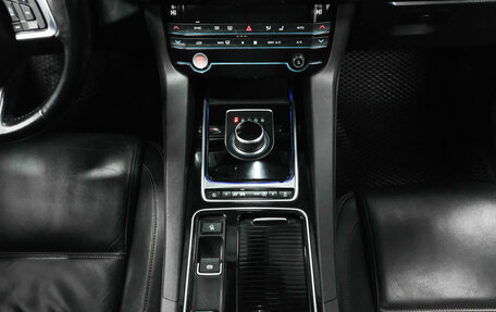 Jaguar F-Pace, 2018 год, 2 900 000 рублей, 21 фотография