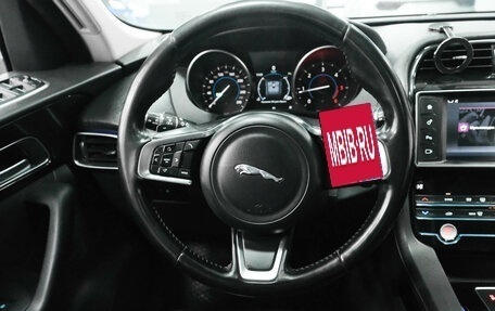 Jaguar F-Pace, 2018 год, 2 900 000 рублей, 24 фотография